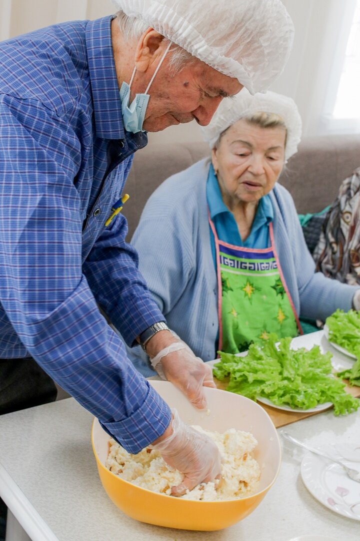 Стоковые фотографии по запросу Kitchen elderly