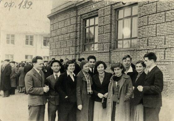 Студенты МЭИ собираются на демонстрацию, 1 мая 1941