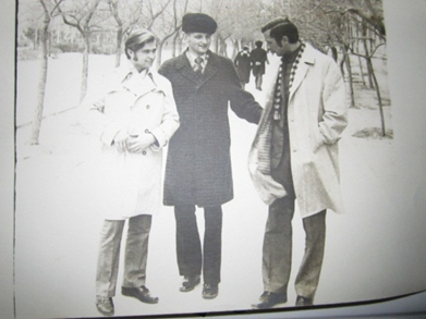 Коля в центре и Сашки по краям.