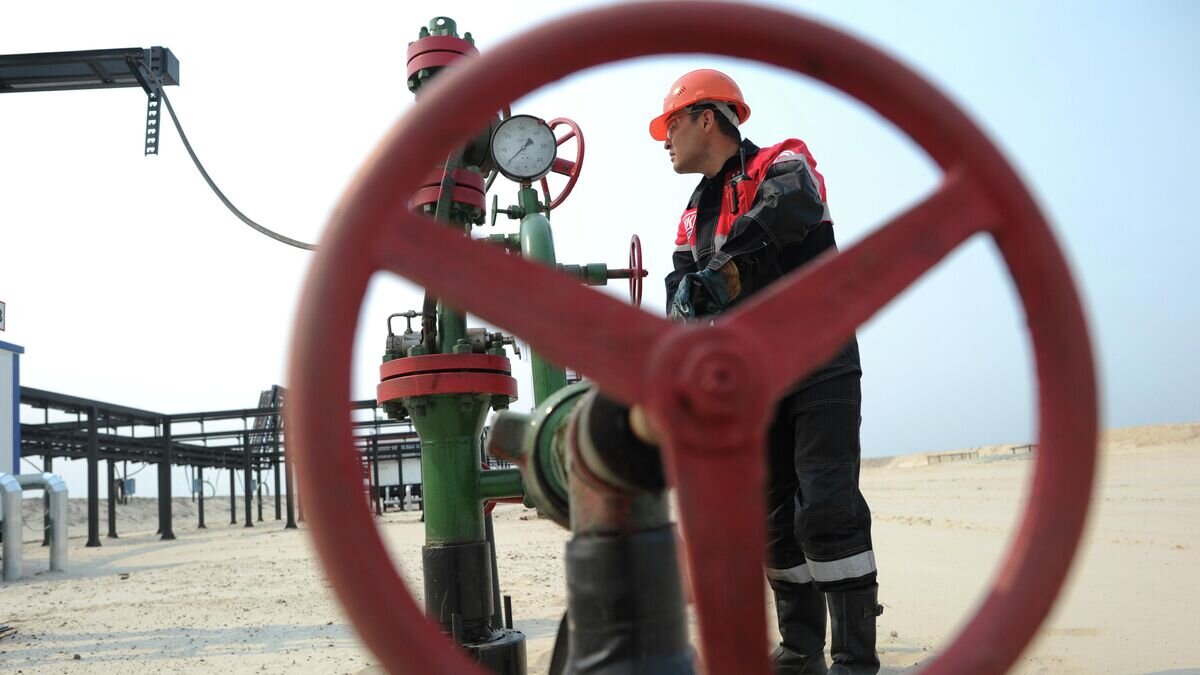    Оператор по добыче нефти© РИА Новости / Илья Питалев