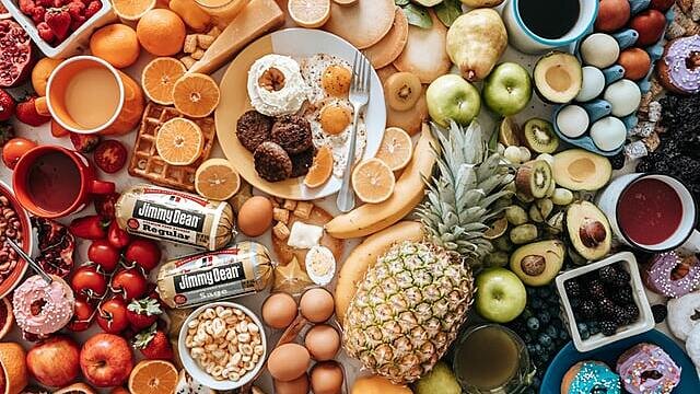 Если вы желаете держать себя в тонусе то вам следует отказаться от мучного и сладкого. Самым лучшим вариантом станет замена сахара на фрукты с содержанием глюкозы.