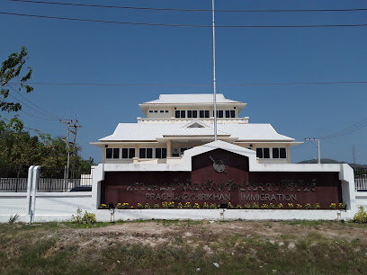 Легко узнать, видно с дороги