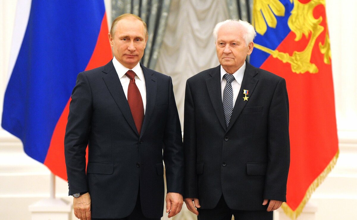 Павел Камнев (справа) с президентом Владимиром Путиным. Фото: Kremlin Pool/Global Look Press.