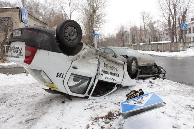   В результате ДТП двух иномарок пострадали три человека