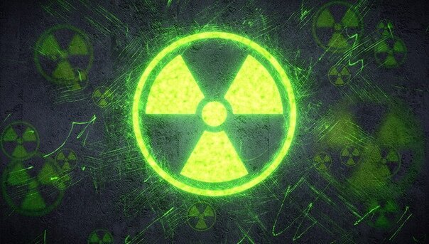 Такой значок обычно крепят на дверях своей комнаты подростки. Но у нас все в одной комнате, поэтому радиация общая.