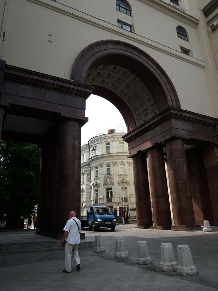 Дом-музей Мейерхольда в Брюсовом переулке.  В этом доме я бывала в гостях у друзей, давно , когда Брюсов назывался улицей Неждановой, а никакого музея в квартире Мейерхольда не было.