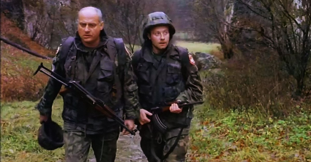 - Не кажется ли вам странным, пан хорунжий, что наш проводник... как бишь его? - Сусанин? - Да, он... Странно, правда, что он не пользуется ни картой, ни компасом? 