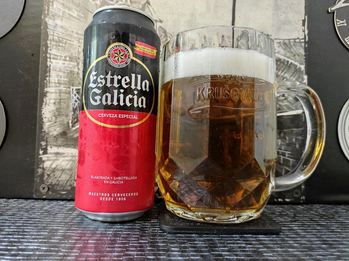 Estrella Galicia в кружке Krušovice