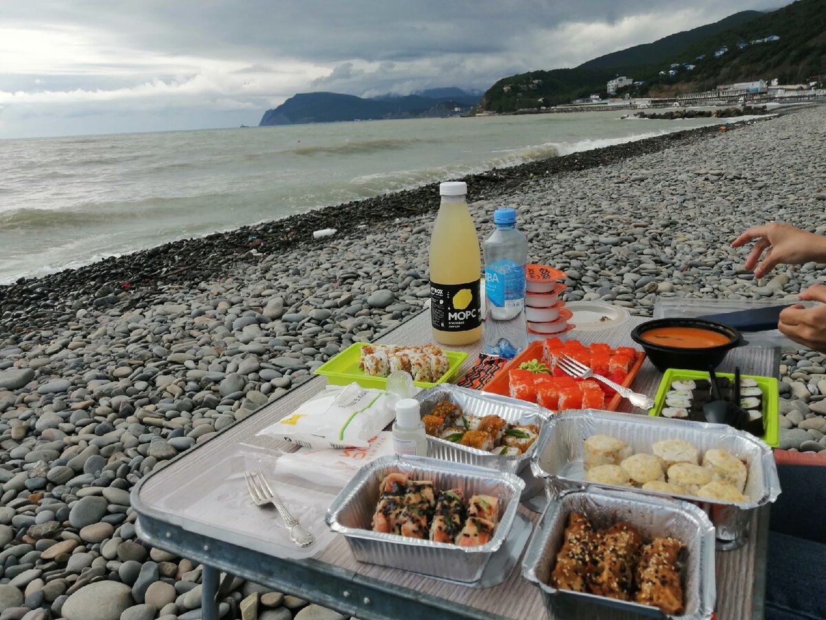 Роллы на море))