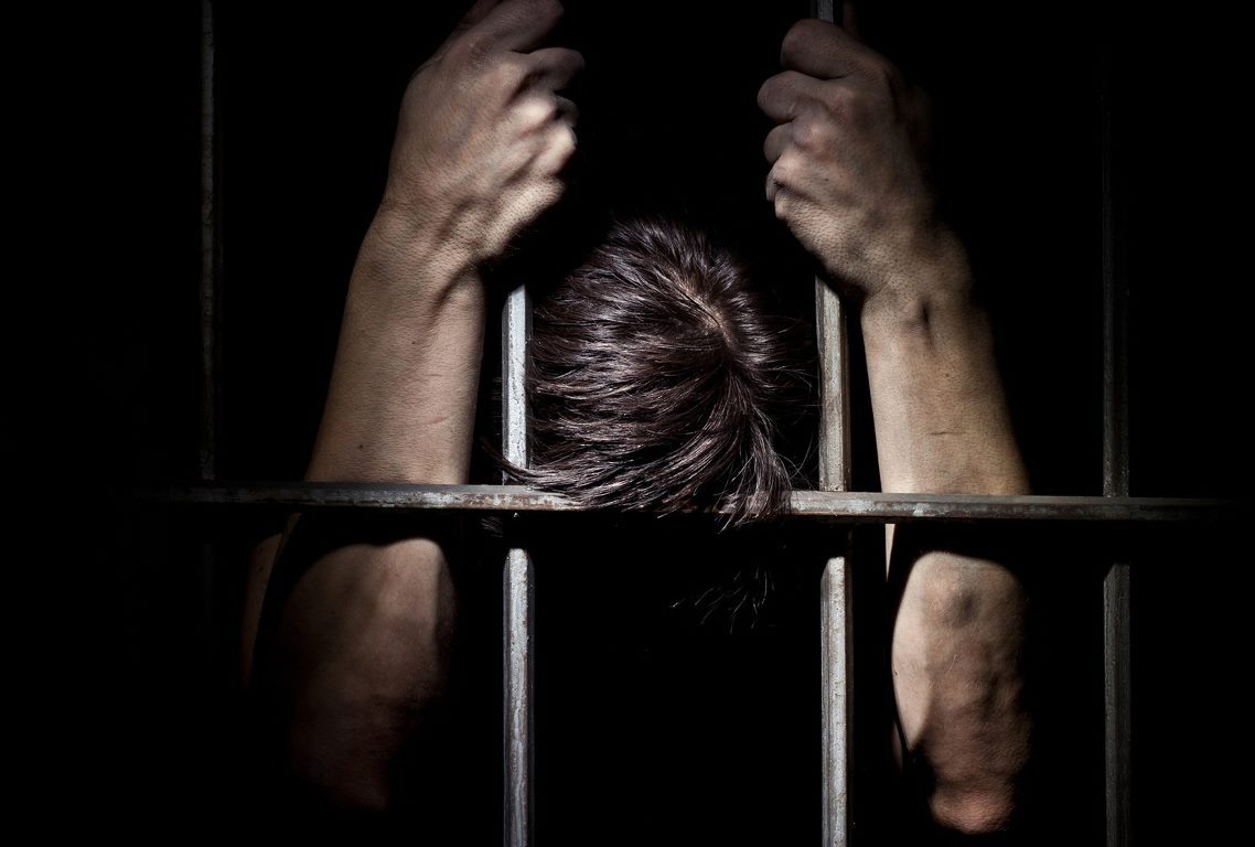 Все когда-нибудь точно закончится, 
Ведь ничего в природе не вечно.
И мы снова помчим на работу, 
Только теперь весело и беспечно. 

Запестрят пешеходами улицы, 
Оживет движение транспорта, 
Засхлебнемся живым общением, 
Встречаясь с друзьями не по скайпу, а как-то запросто. 

Да, 2020-ый потерян...
Не дано сбыться множеству планов...
Живя в замедленном ритме, каждый растерян, 
Но может это просто время новых талантов? 

Просто время подумать о важном, 
Провести вечера с родными, 
Обнулится, начать жить заново, 
Восхищаясь вещами простыми...