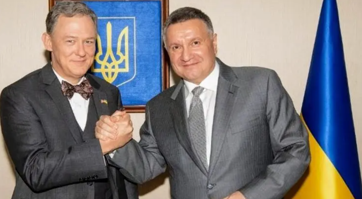 Аваков написал заявление об отставке на следующий день после встречи с Кентом. Фото: Твиттер/ AvakovArsen