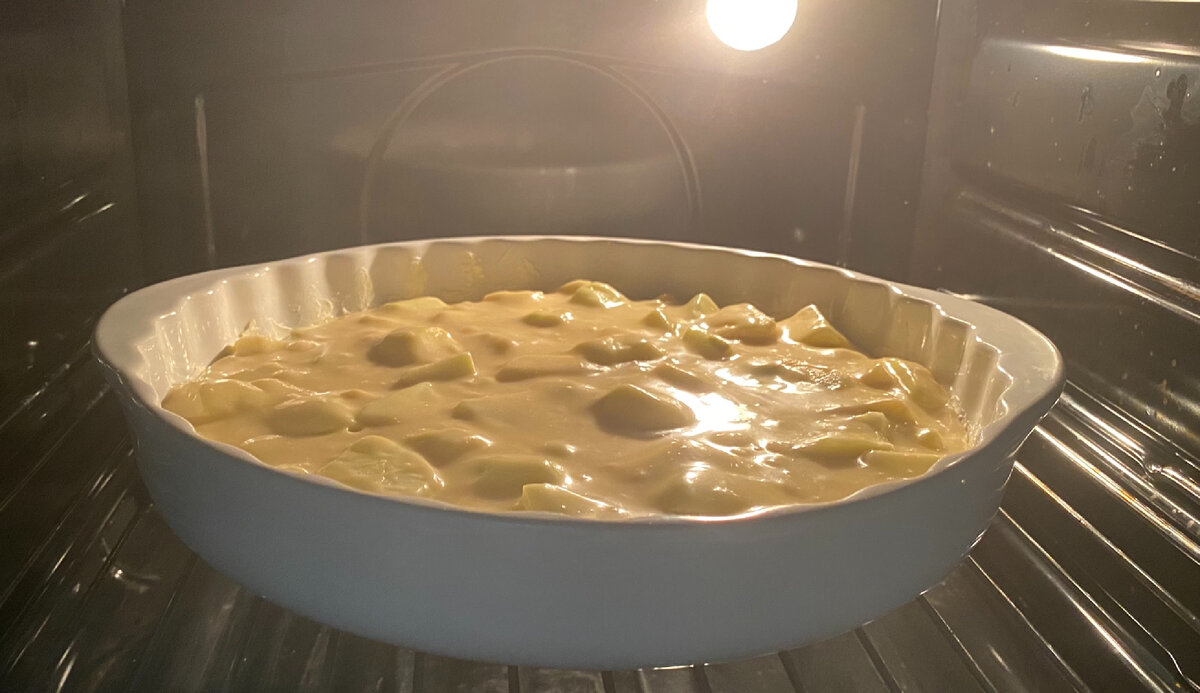Яблочно банановая шарлотка