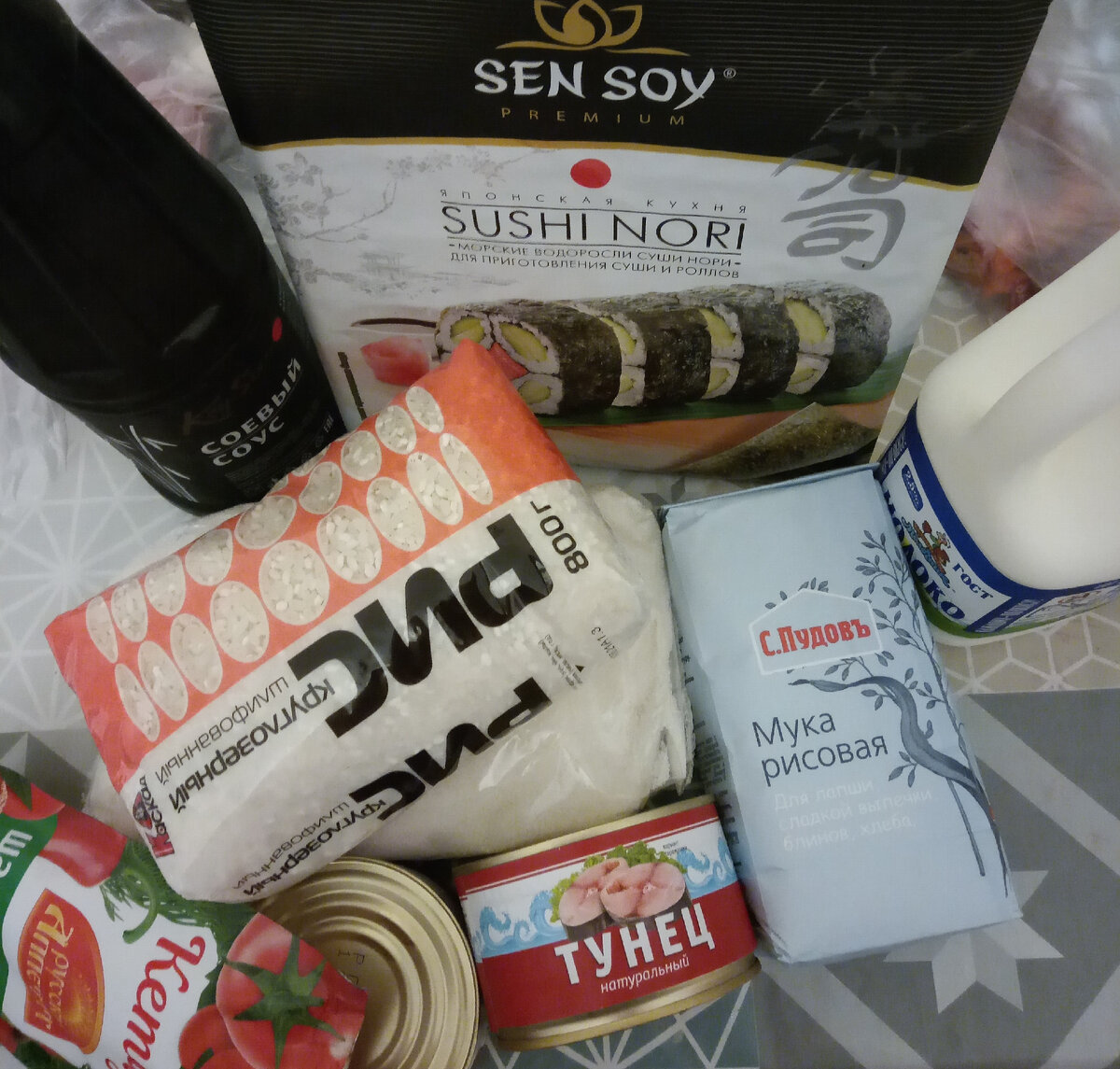 Не все эти продукты пригодятся для онигири. Но часть точно нужна.