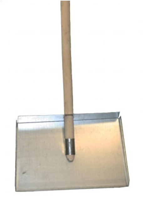 Лопата оцинкованная 3-х бортная с планкой, справится с любым снегом, даже с лежавшимся, где пластиковая может лопнуть