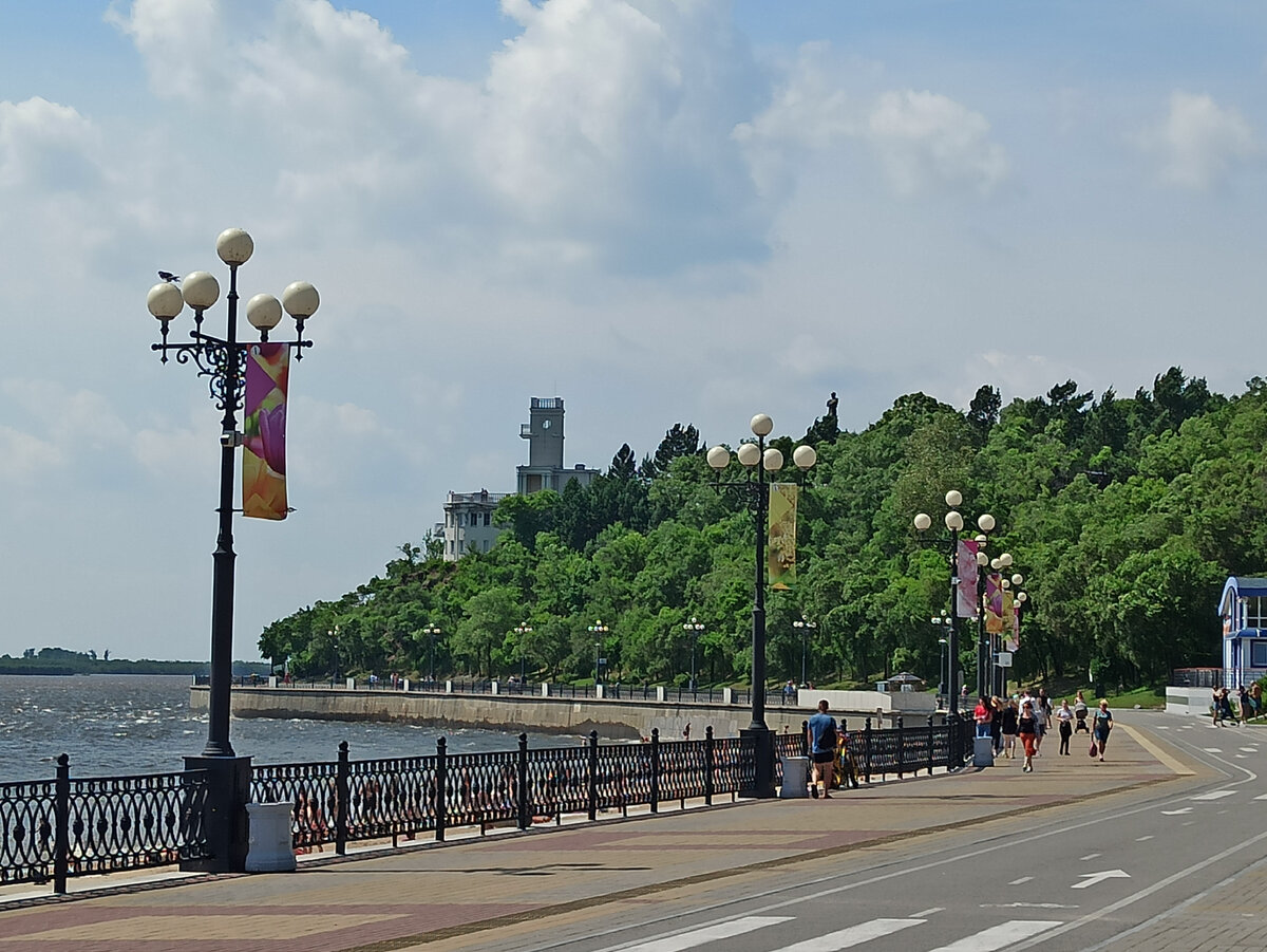 Набережная Амура в июне.