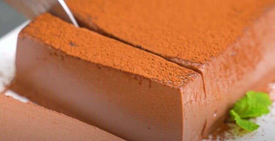 Шоколадная панна-котта. Источник: Скриншот Alina FooDee в YouTube