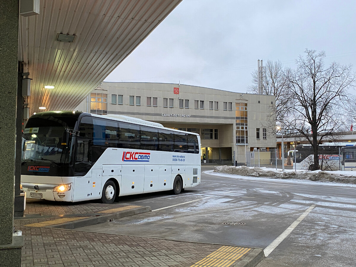 Автовокзал Санкт-Петербурга, наш автобус