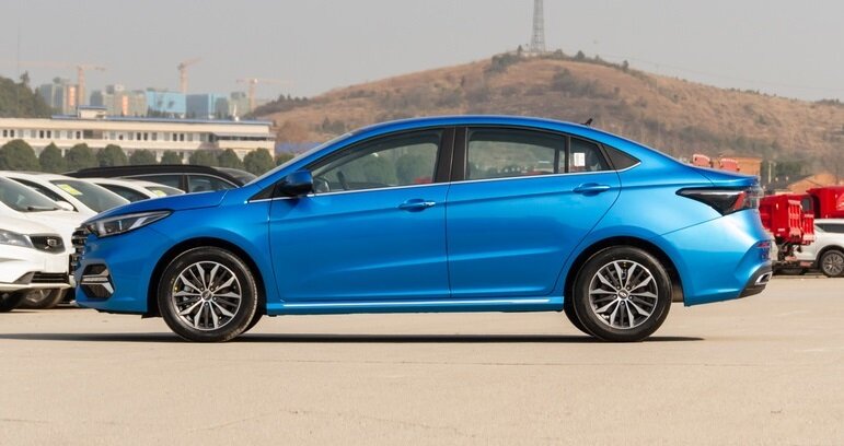 На фото: седан Chery Arrizo 5 Plus