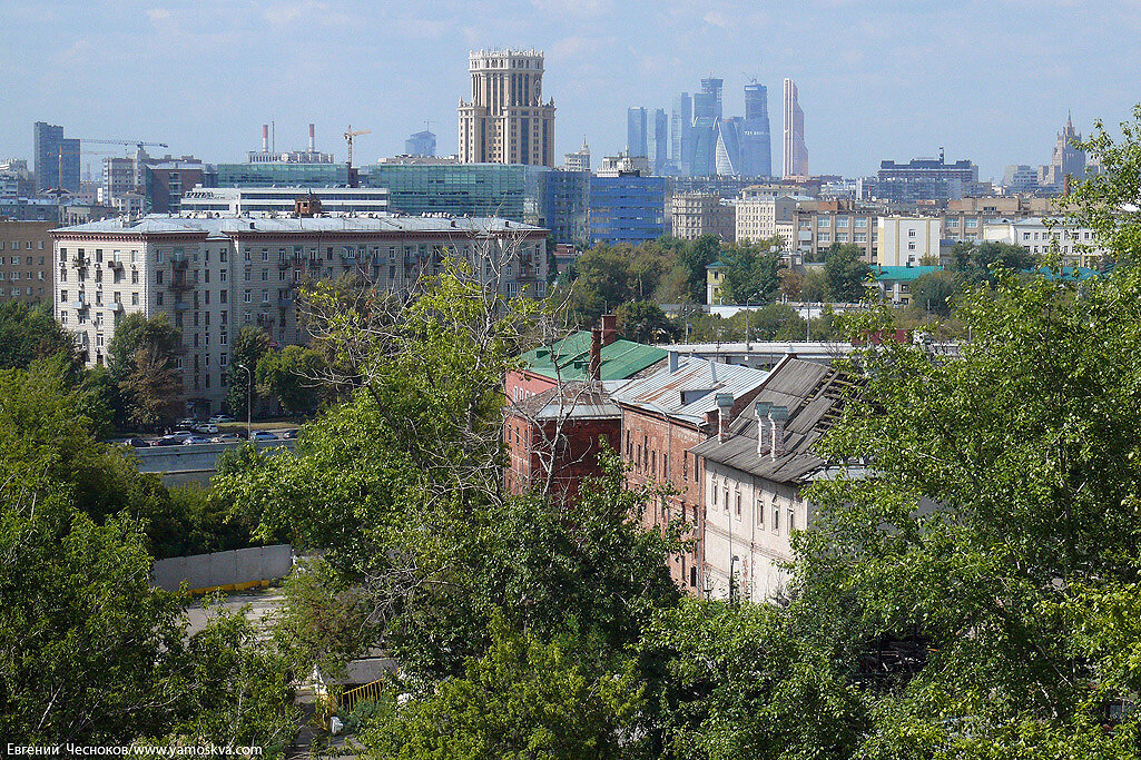 Городская 42. Городок художников в Москве район аэропорт фото.