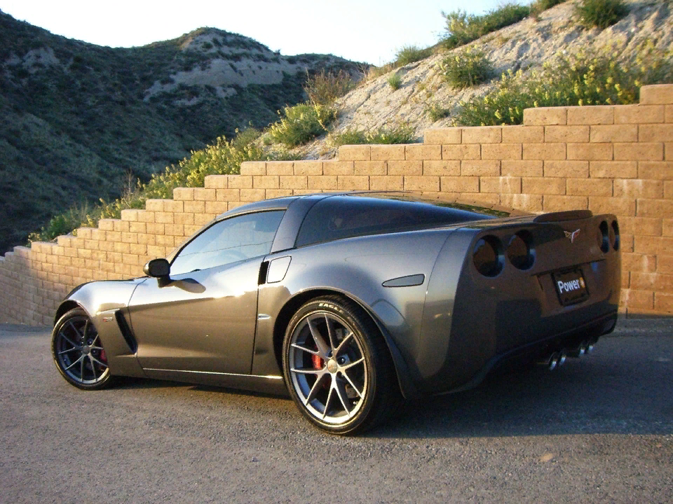 Вы только посмотрите на ее зад, тут уже лицевая часть не так важна