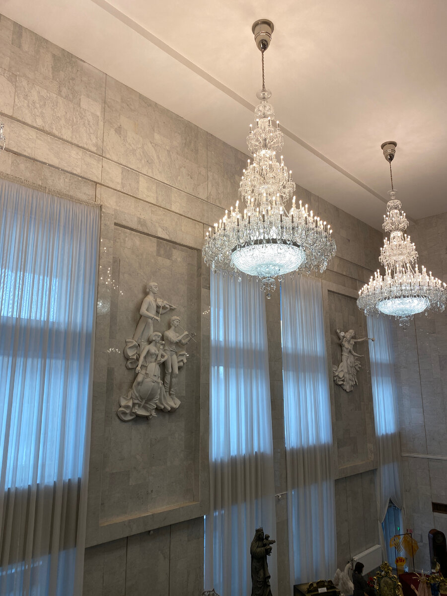 Фойе театра