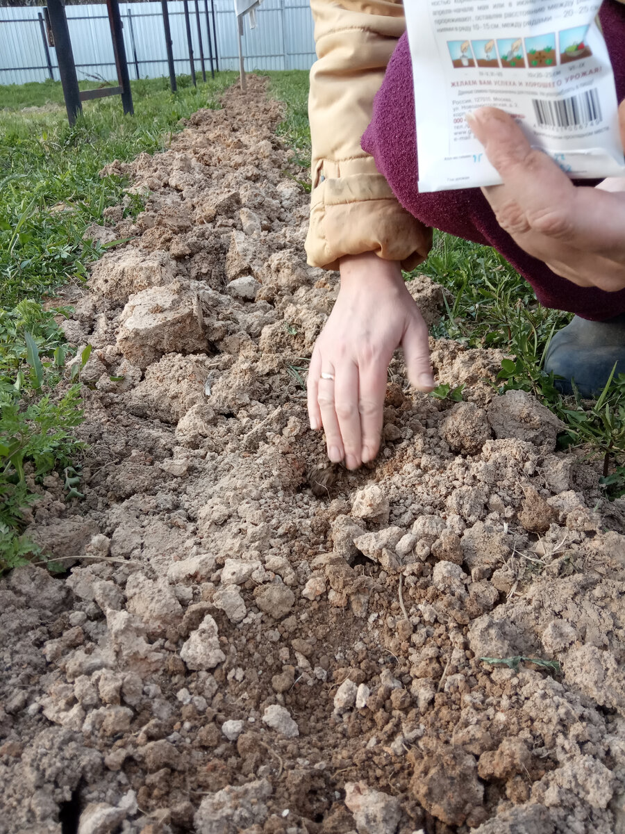 Не любит супруга совочки, все лапками))!