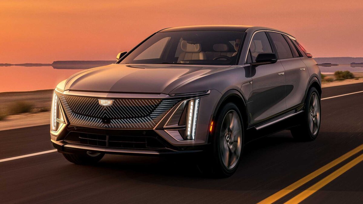 Кадиллак 2024. Cadillac Lyriq 2024. Кадиллак 2023. Кадиллак кроссовер. Cadillac 2024 на трассе.