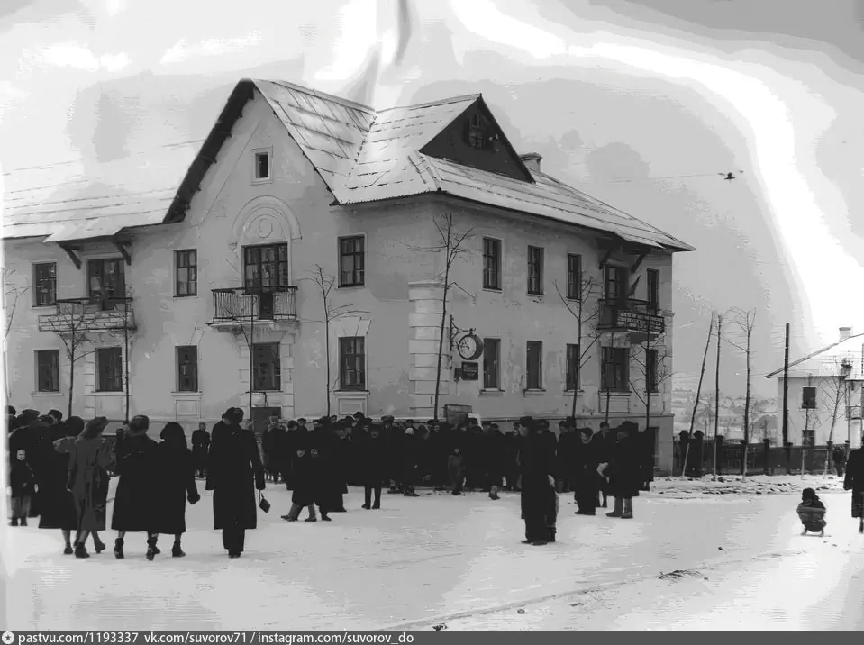 Фото https://pastvu.com/p/1193337, vk.com/suvorov71