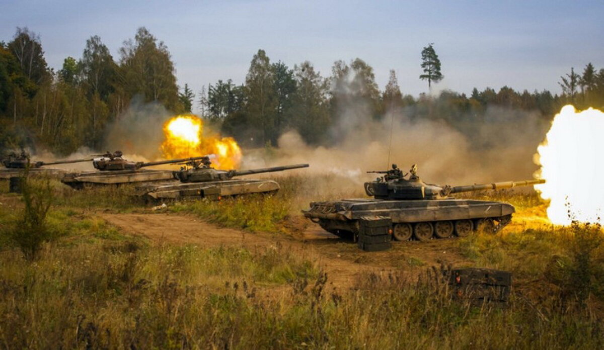 Пол танковый. Польский танк т-72м1. Польские танки pt-91 twardy. Т-72 Польша. Танк т 72 Польша.