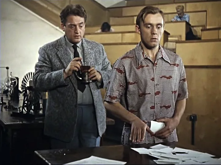 Кадр из фильма "Операция Ы и другие приключения Шурика", 1965 год. Режиссёр: Леонид Гайдай.