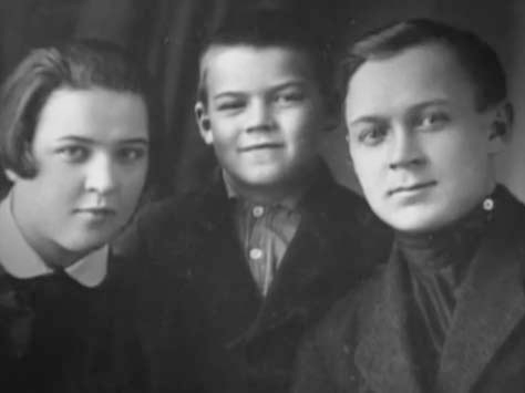  Михаил Глузский с родителями