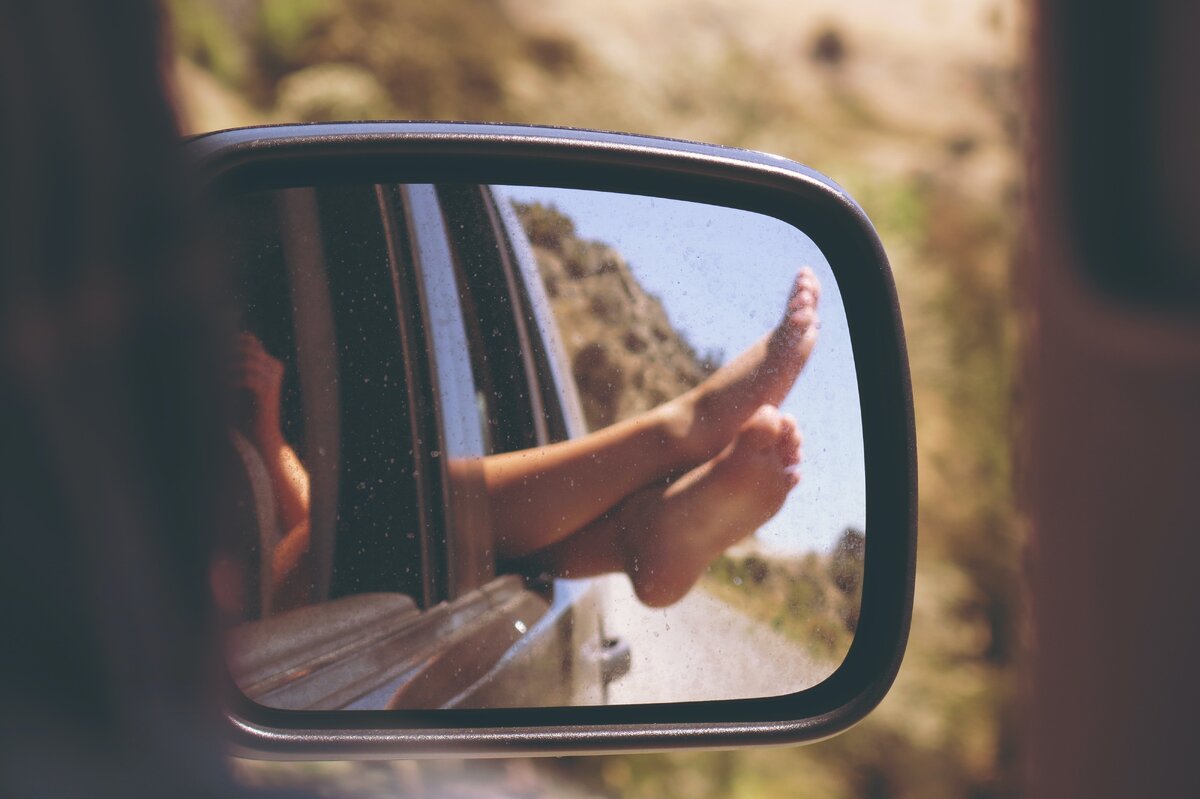     Почему в жару в машине лучше открывать кондиционер, а не открывать окна?