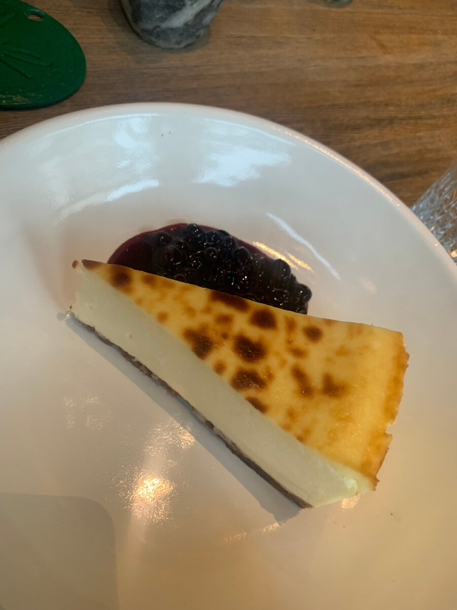 Тот случай, когда презентация не имеет значения. Это потрясающий чизкейк