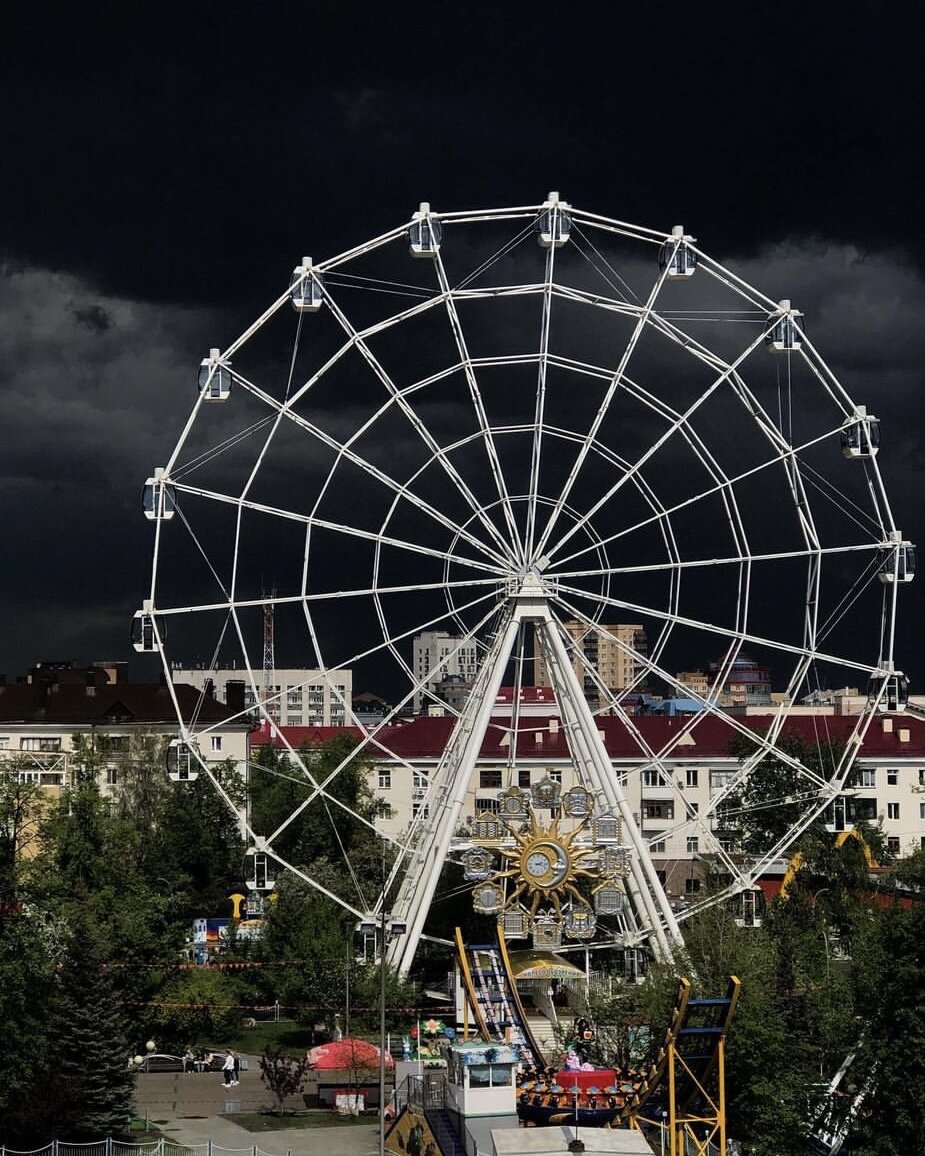 Колесо обозрения с музыкальными часами в Тюмени. Автор: im_bragina