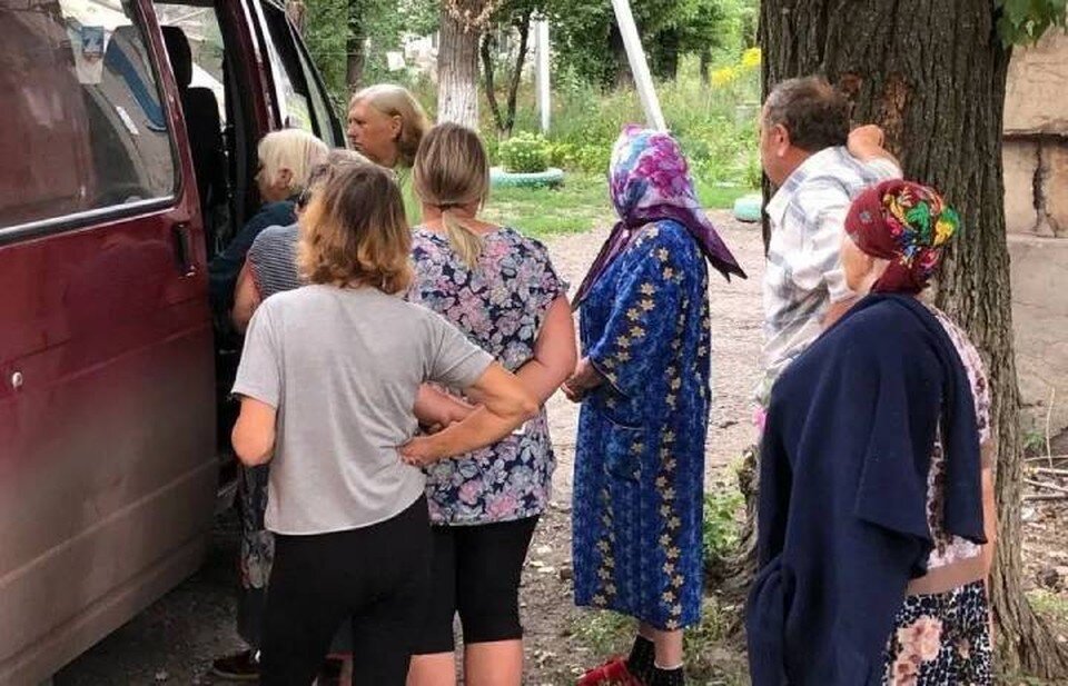     Волонтеры из Ростова помогли пожилым жителям ЛДНР