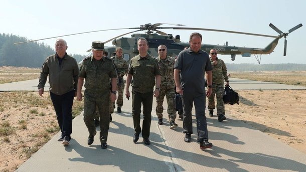    В полигоне Дмитрий Медведев ознакомился с подготовкой военнослужащих Арина Полтанова