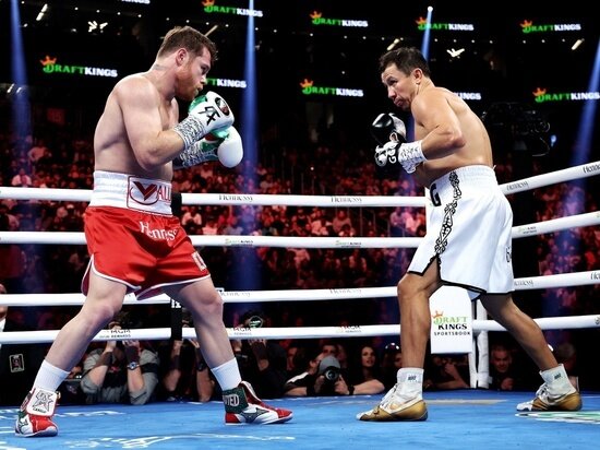     Сауль Альварес (слева) и Геннадий Головкин. Фото: DAZN