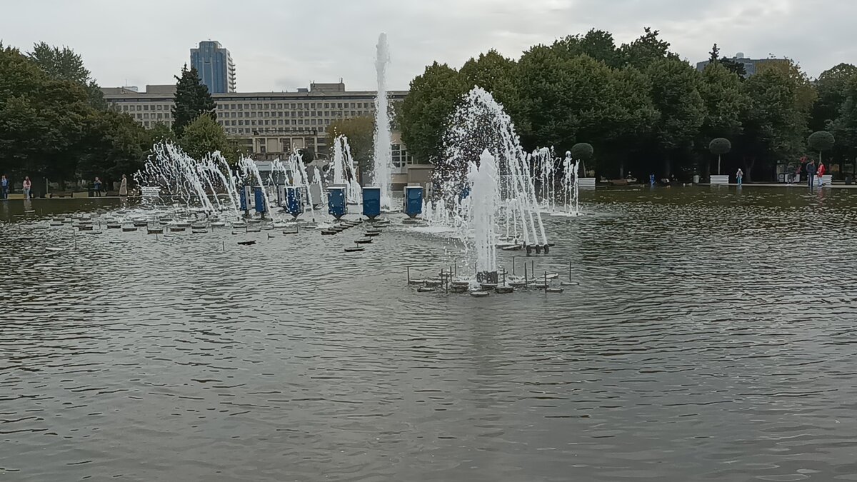 Центральный фонтан