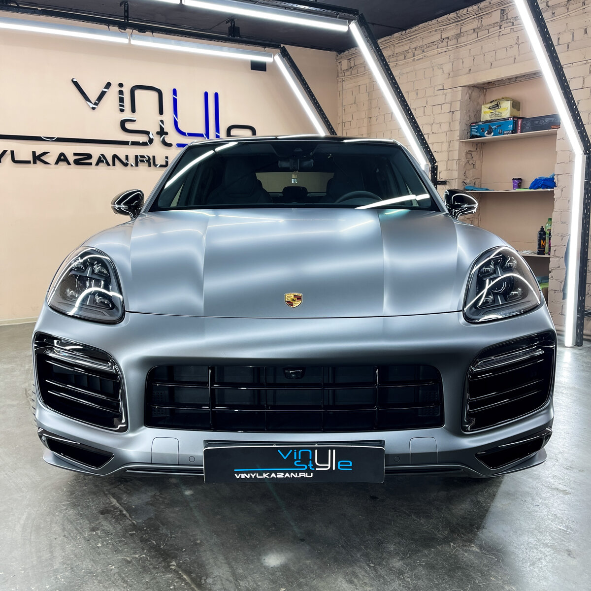 Porsche Cayenne в матовой пленке