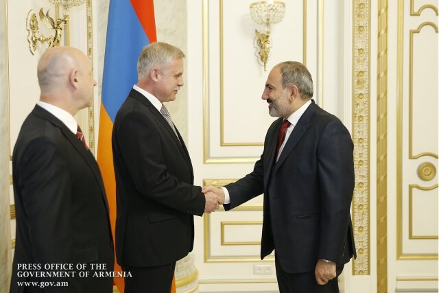    Никол Пашинян и Станислав Зась primeminister.am