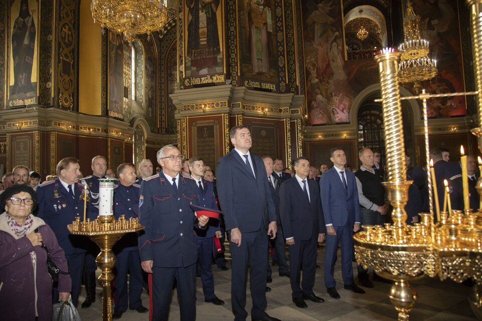     Более 450 казаков со всего региона приехали в главный храм Новочеркасска. Фото: правительство Ростовской области