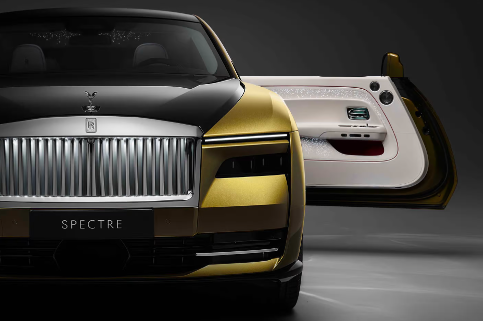     Rolls-Royce показал свой первый электрокар Spectre — посмотрите на роскошь, о которой остается только мечтать!