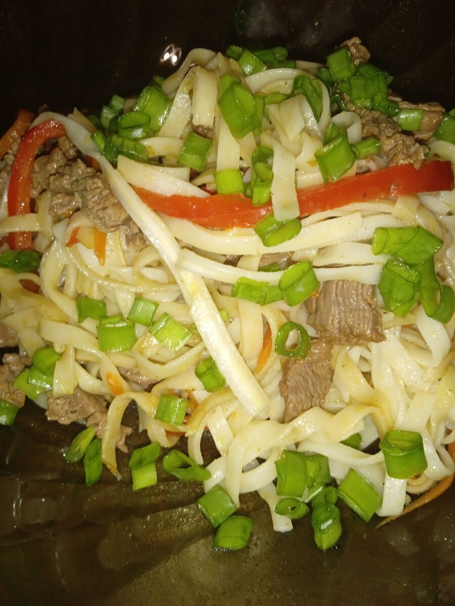Вок с говядиной и овощами. 