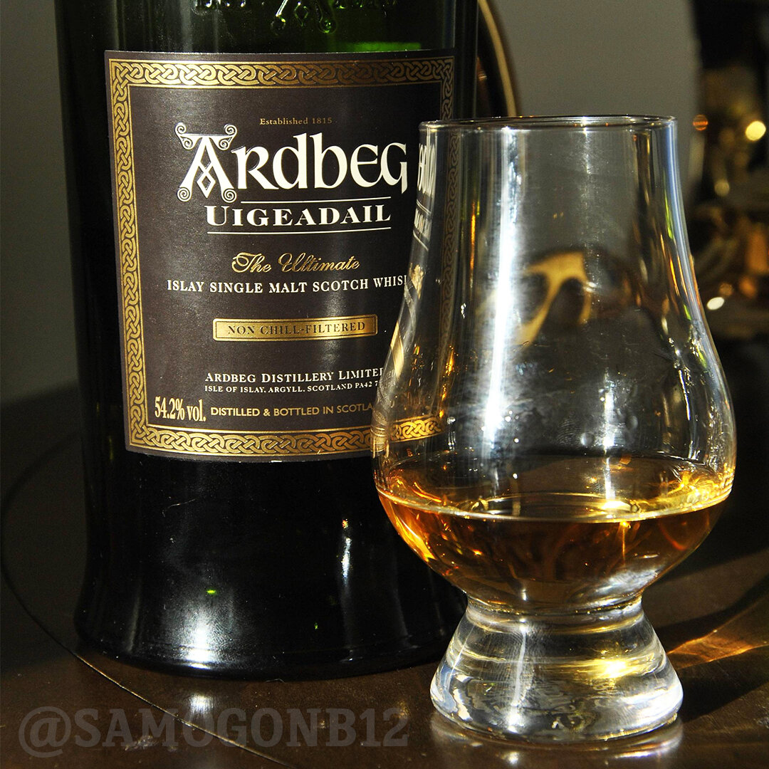 Виски "Ardbeg" привезённый в подарок из Англии. Фото автора ©