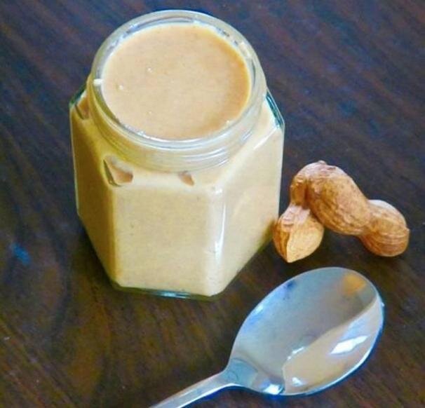 Арахисовое масло — это растительное масло, полученное из арахиса. Обладает насыщенным вкусом и ароматом.