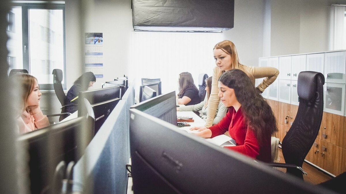     Следующая рабочая неделя окажется для волгоградцев и других россиян короче на один день. Связано это будет с празднованием Дня народного единства.