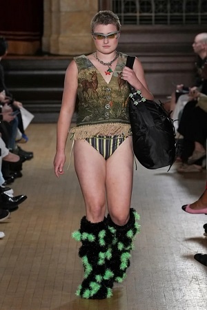 Моя мудрая бабушка говорила: -Показал черт моду и в воду. А вы за ним повторяете...