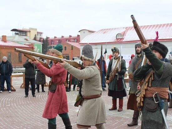     Участники клуба "Служилые люди Сибири". Фото пресс-службы АУ города Омска "Омская крепость"