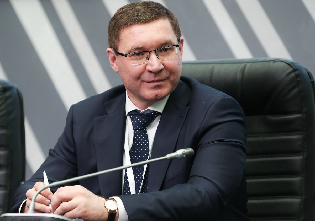    С Днём народного единства югорчан поздравил Полпред президента
