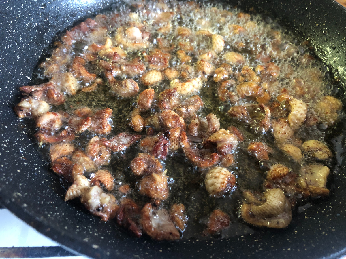 Выжариваем шкварки  Фото автора